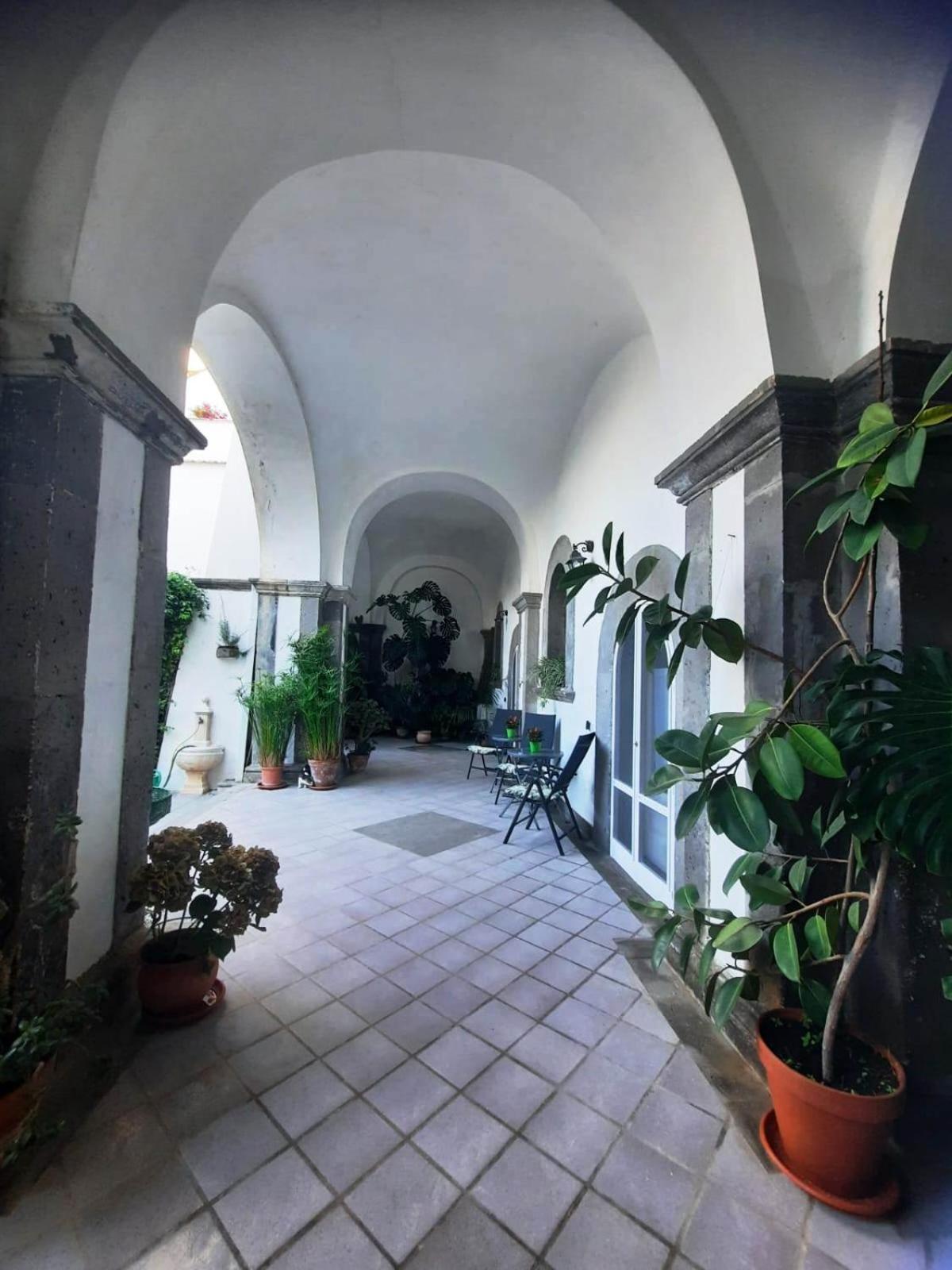 La Casa Delle Camelie Hotel Мета Екстериор снимка